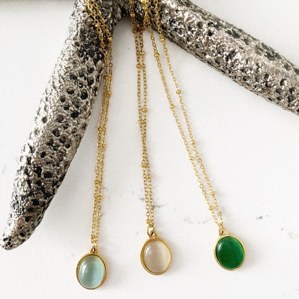 Opal pendant station necklace. 18k plated.